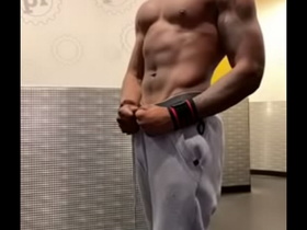 Handsomedevan hits the gym