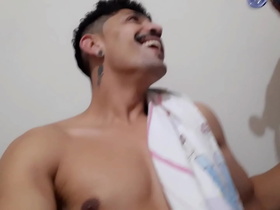 O BARBEIRO QUIS SER PAGO COM UM BOQUETE